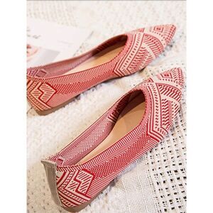 Women's Shoes Geometric Pattern Red And‎ White Size 8.5 Slip-on